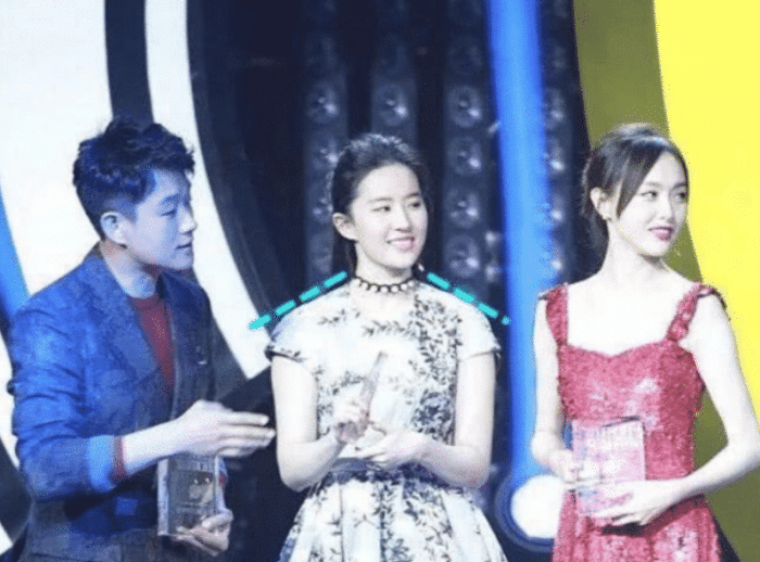 「唐嫣」当32岁刘亦菲撞上36岁唐嫣，看到最后一张图，才知撩人也分等级