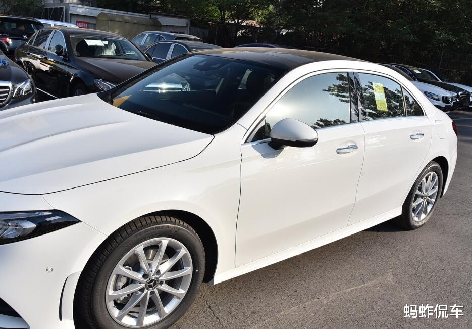 『奔驰』奔驰终于放下了“身段”，21.18万跌至14.58万，还要啥朗逸