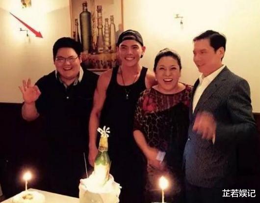 向华强■肯给向佐三次机会的向华强，怎么就让向佑成了\没人疼\的孩子？