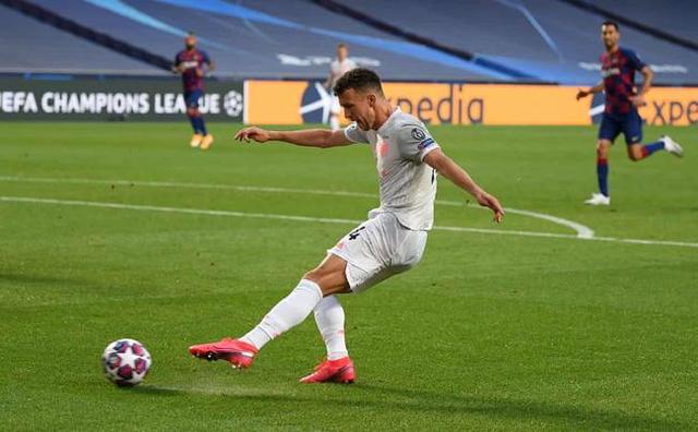 国际米兰|拜仁血屠巴萨 国米有望劲收1500万 却担心罗本斯内德故事重演