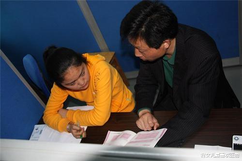 期末考试|中考，50%淘汰率，一个女孩的艰难升学之路，差校的学生太难了