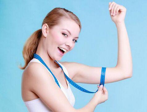 肱三头肌@4个弹力带动作，解决手臂松弛问题，练出紧致纤细天鹅臂