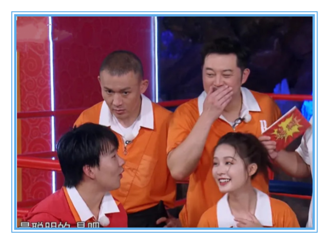 李沁|奔跑吧：李沁发现自己领口太大，看到她的救场方式：情商真高