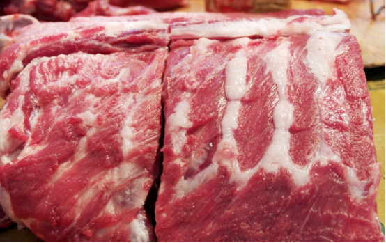 「排骨」买排骨时,聪明人不选“这3种”,肉摊老板表面笑脸,却气得骂人