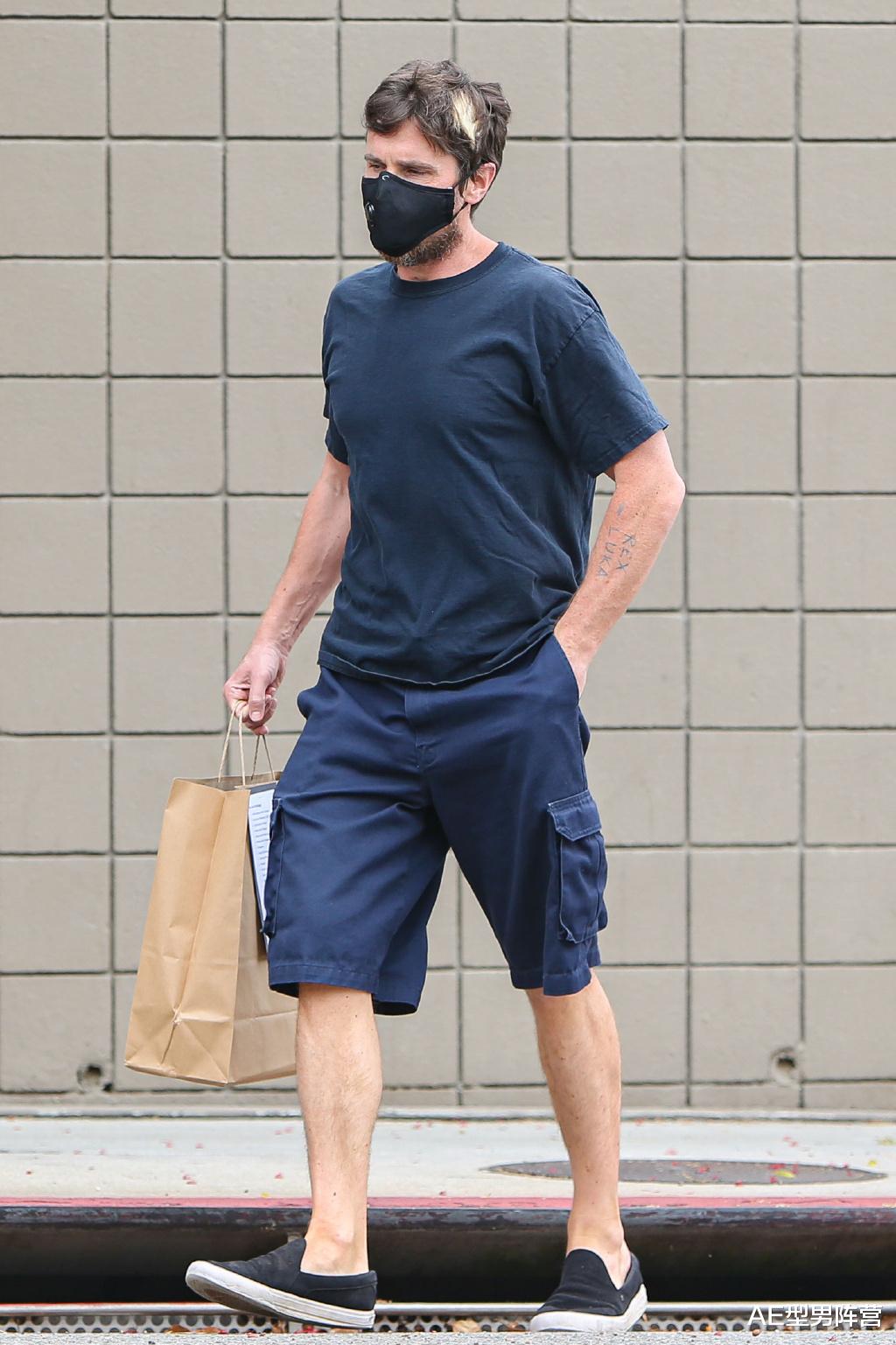 [克里斯蒂安·贝尔]笑哭！46岁克里斯蒂安·贝尔最后的顽固，胡子从口罩“喷”出来了