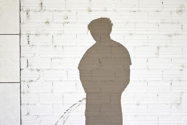 [肾病]经常喝水的人注意！这样喝水，将会“毁掉”自己的肾，别不信