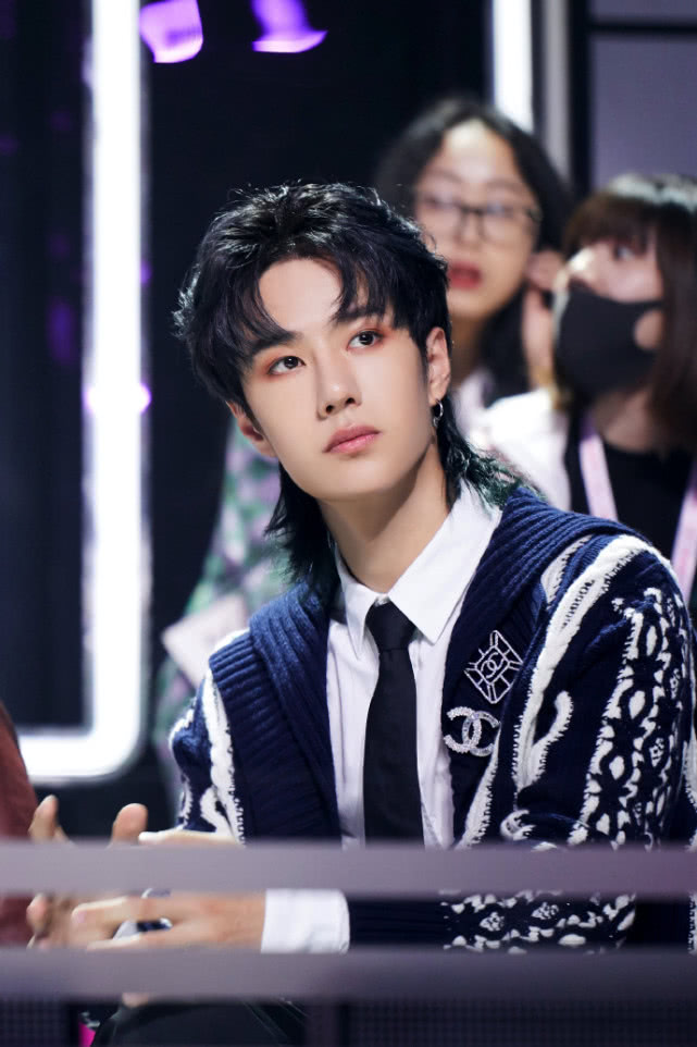 「王一博」王一博话题阅读量累计破500亿,凭《天天向上》成为年度最热综艺主持人