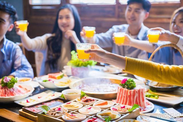 |饭局识人：如果一个人在饭局上有这4种表现，多半没啥能力
