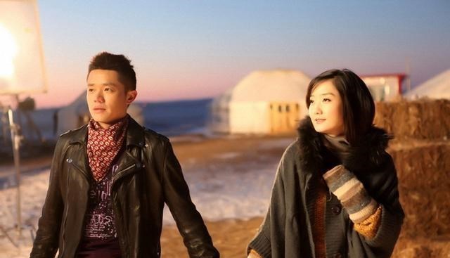 凤凰传奇■凤凰传奇中那个男的有什么用,为什么玲花和他收入五五分?