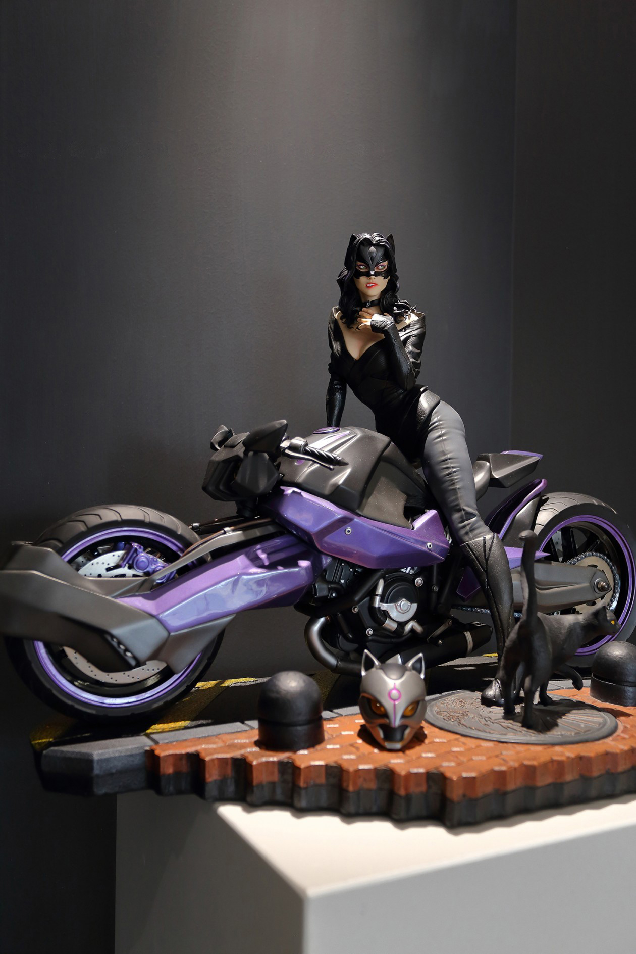 |他家130㎡三居室，一人独住，装修花费40W，客厅现代简洁清爽自然，浴缸放阳台，豪气，忍不住晒晒