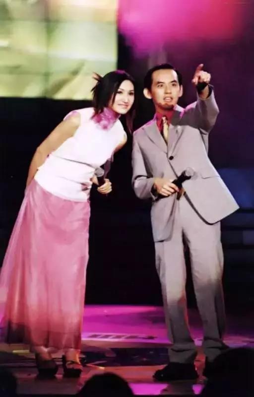 [梁艺]中国首位轮椅上的女主播，现在怎么样了？