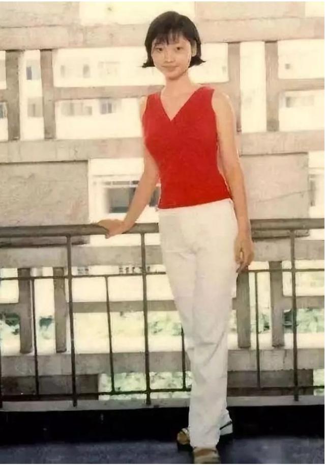 柳岩：2016年, \伴娘门\事件后, 遭\封杀\被众人孤立的柳岩, 唯独被他力捧