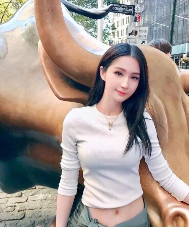 「娱乐圈」娱乐圈不受待见的性感女星，曾被周杰伦狂追，如今身家过亿仍单身！