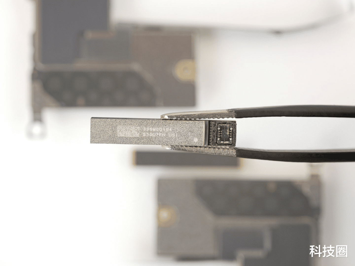 |魅族高管揭底iPhone12，中框不是致敬经典是技术限制被迫做的