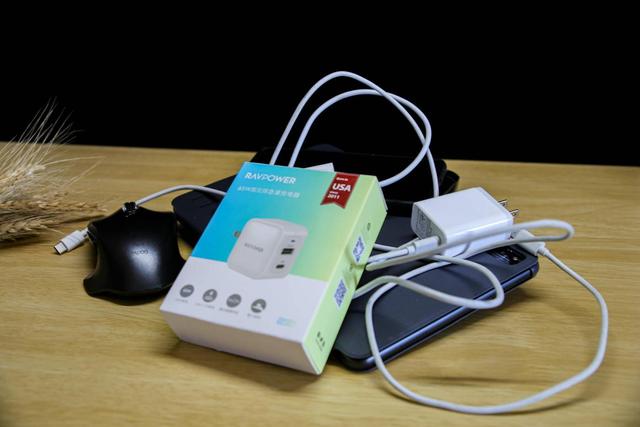 笔记本|RAVPower 65W充电头，有A有C更好携带