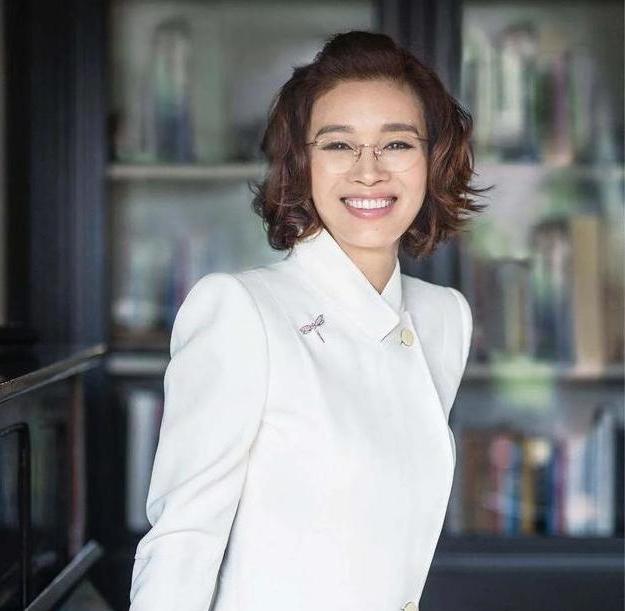 周立波■靠\巨贪司机\变身富婆, 转身嫁给\软饭男\周立波的胡洁, 后悔了吗?