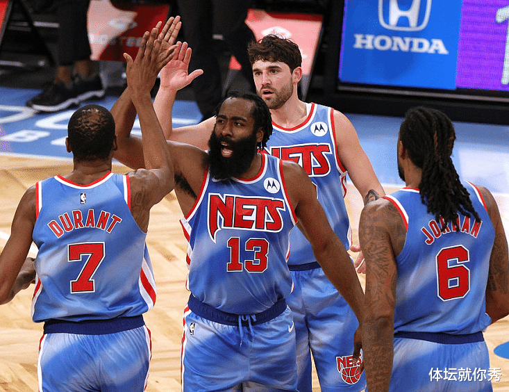 詹姆斯·哈登|5秒進攻！哈登首秀2次18米長傳助攻，3人都防不住，把KD看入迷了