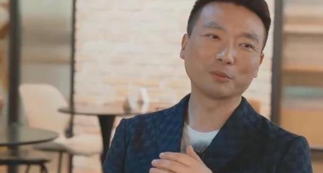 康辉：“消失”62天后康辉终于现身，谈及父母掩面落泪，与妻子丁克成遗憾