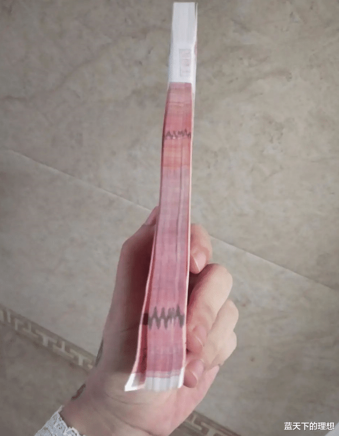 |“很疑惑为什么这个是波浪线而不是直线？哈哈专业评论就是不一般！”