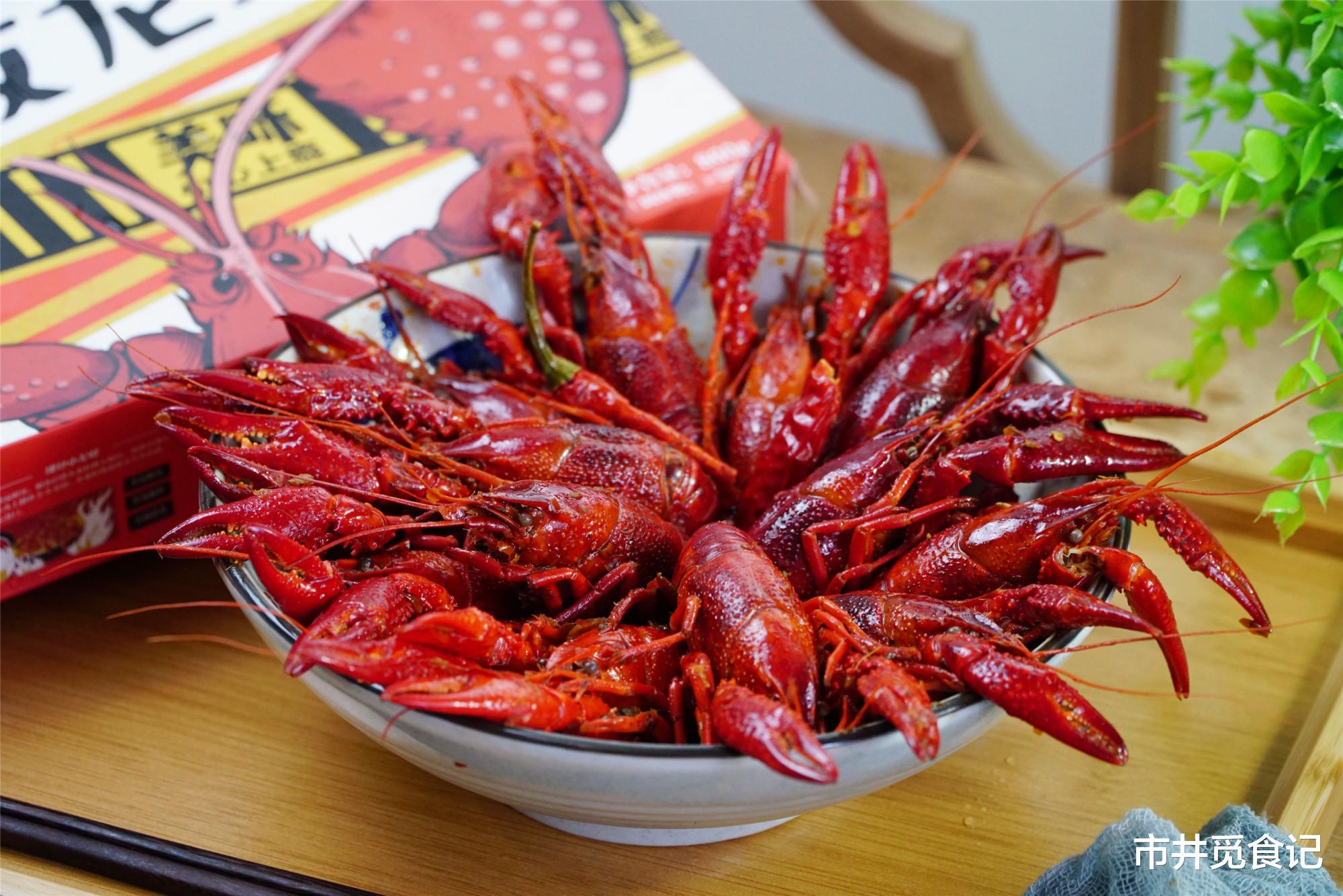 「小龙虾」吃小龙虾，头里的“黄”是虾籽还是虾屎？都不是，知道就别乱吃了