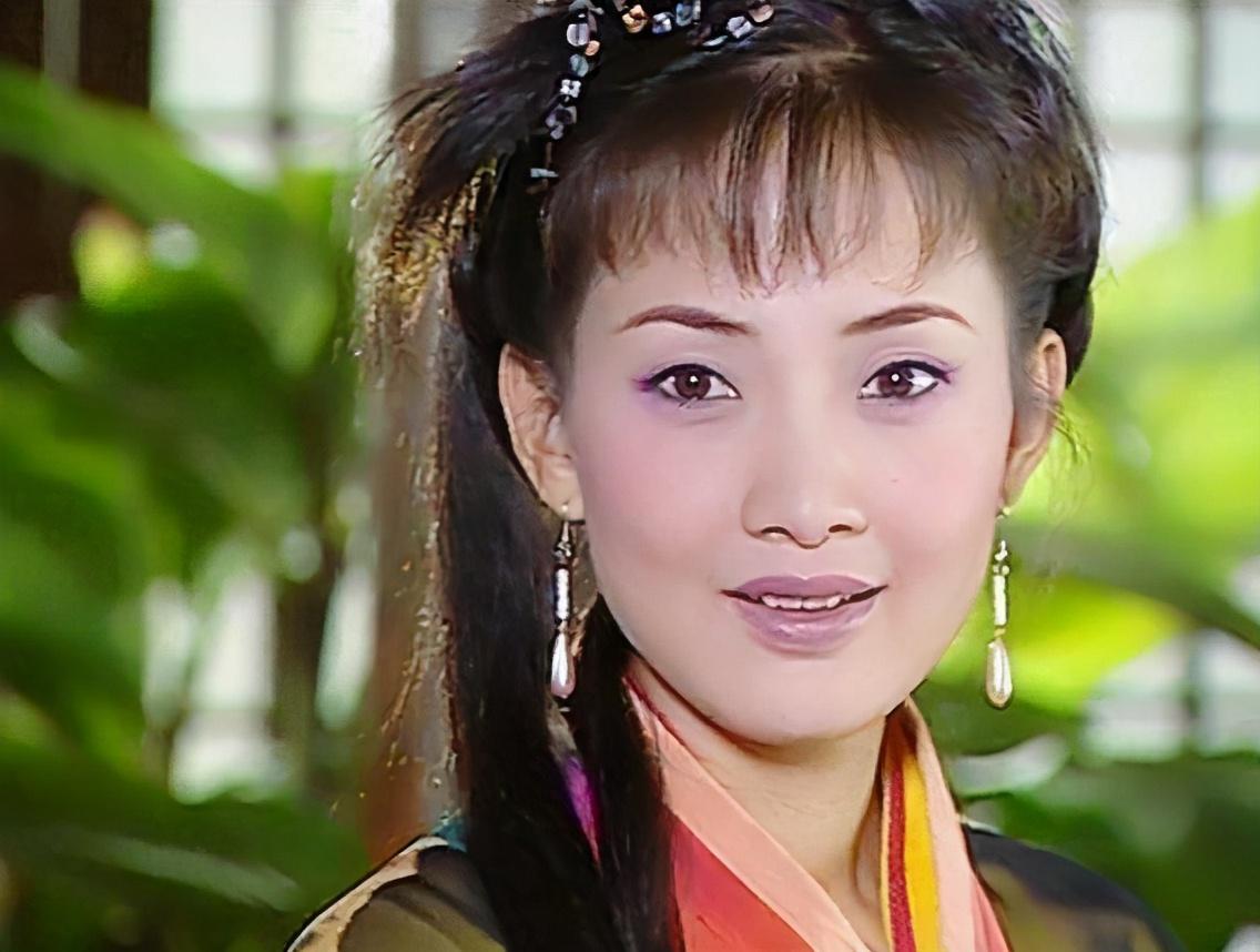 牛莉|她是知名女演员，上过8次春晚，与富豪老公低调恩爱23年