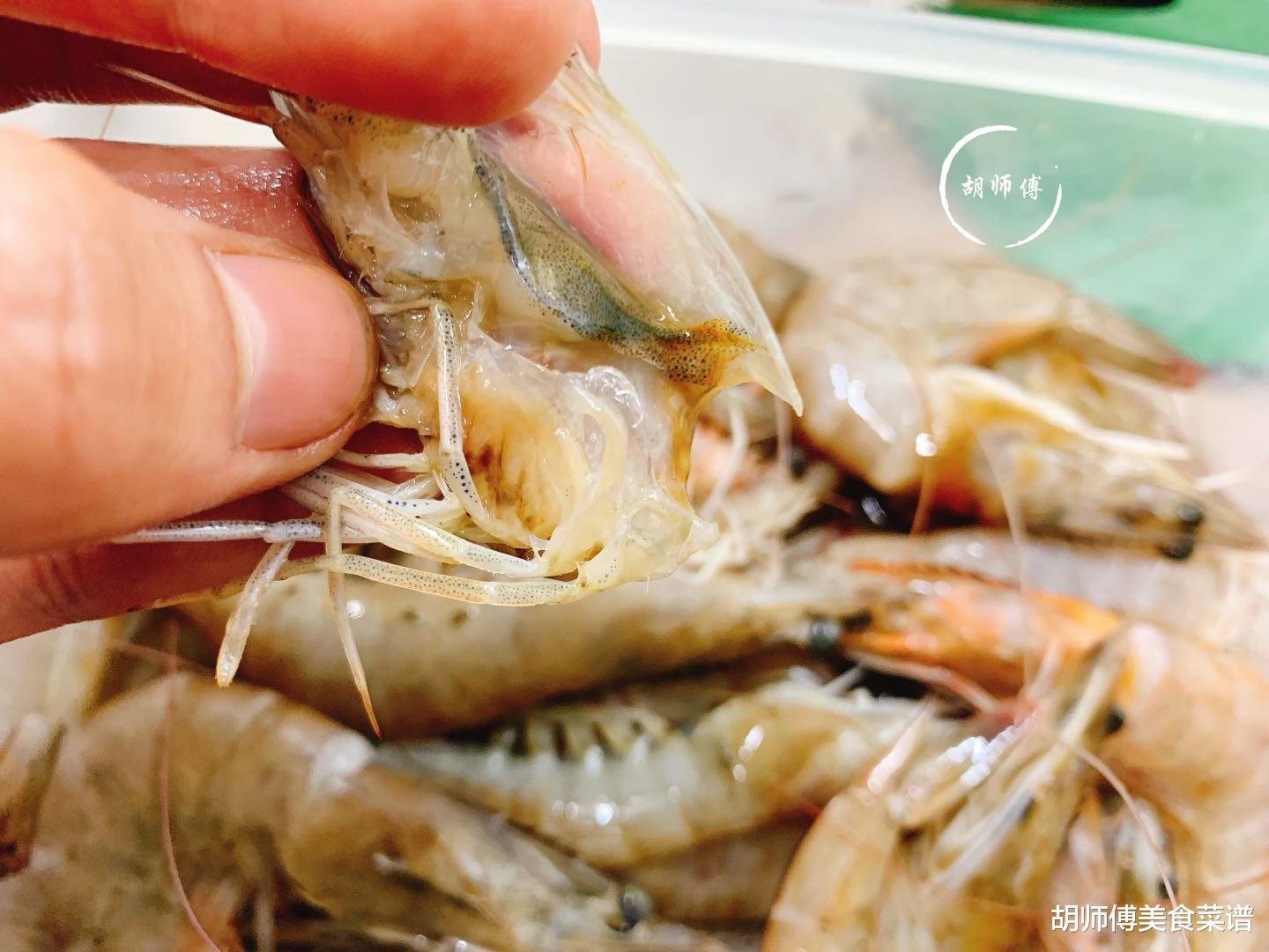 |吃大虾时,虾头里面是“屎”还是“精华”?如果不懂,那就尴尬了