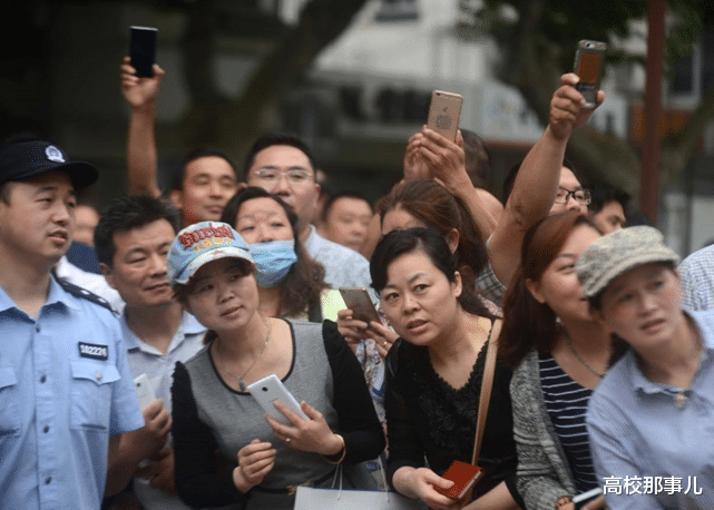 「」面对复读生越来越多的现状，应届高考生们应该怎么办？