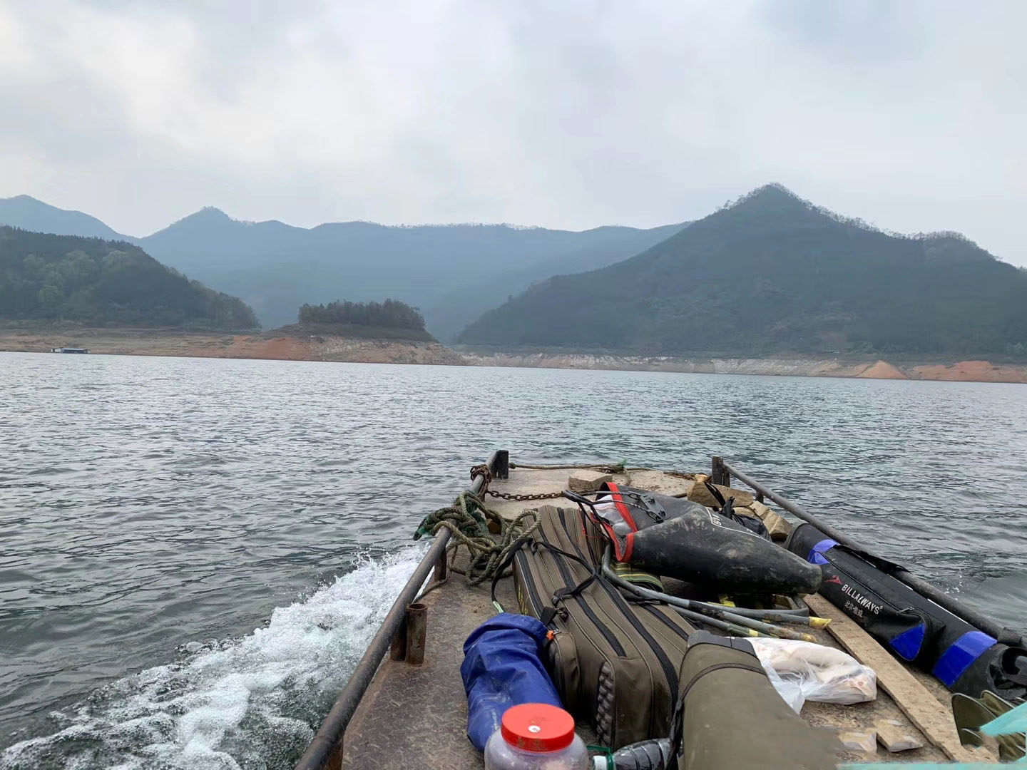 ：钓鱼的吸引力这么大吗？爸爸：几天不钓鱼，浑身刺挠