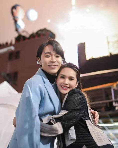 杨丞琳|李荣浩两月时间娶回杨丞琳，新婚不久两地分居，妻子投入外籍帅男怀抱