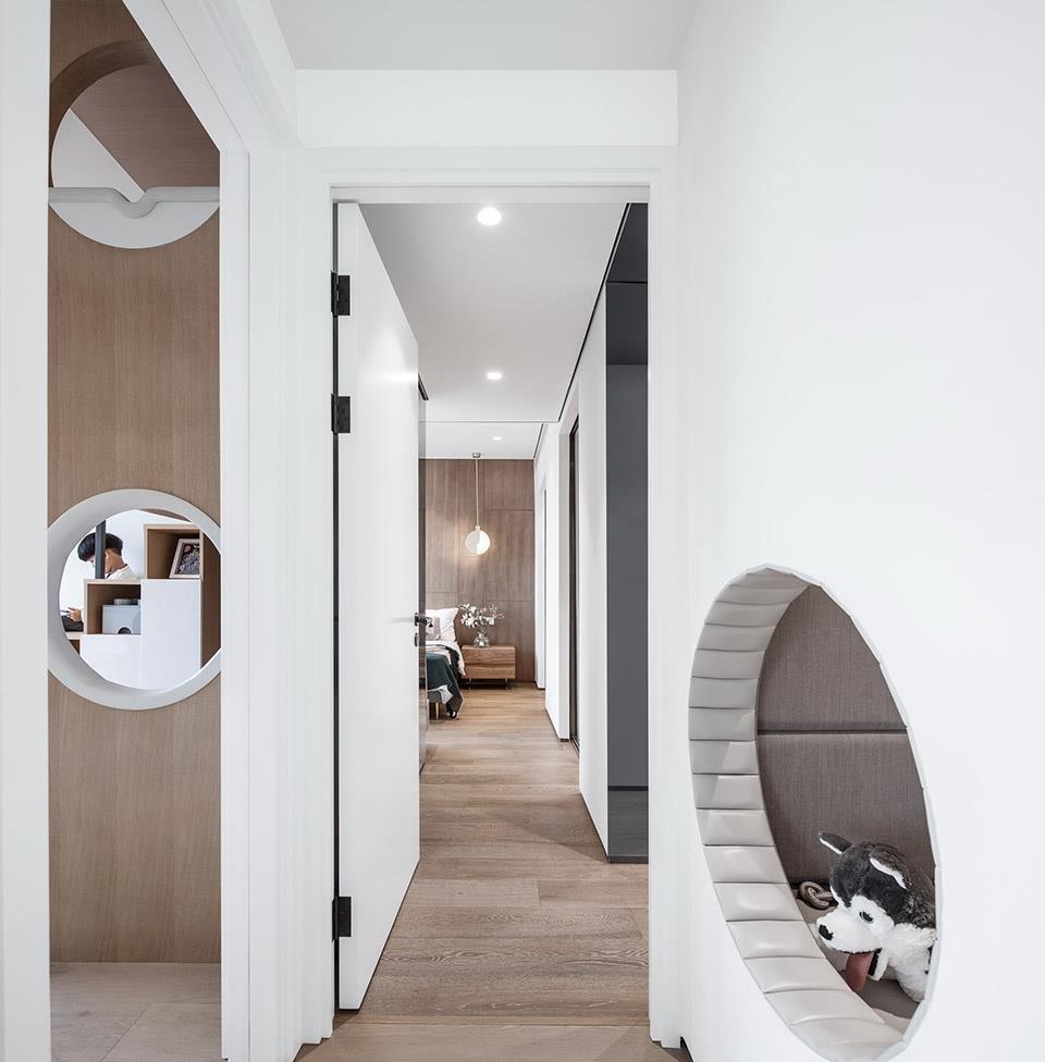 |她家180㎡的大宅，坚持把沙发往前挪2米，改出一座“秘密花园”