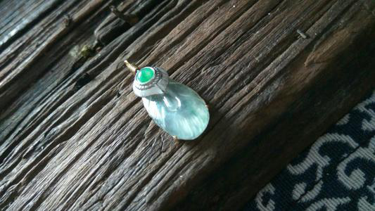 翡翠手串:酒桌“炫富”,500万翡翠手串被顺走,日常你会戴多贵的翡翠?