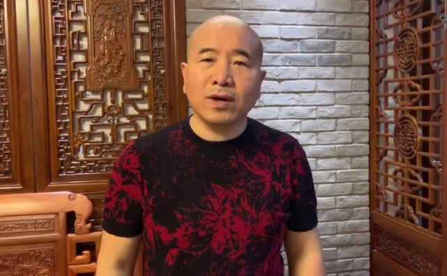 赵本山|63岁赵本山久违登台演唱《乡爱》主题曲，红光满面气色超好