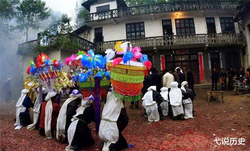 弋说历史|北大教授：没了传统丧礼，如今的殡葬制度是把过世的人当垃圾处理