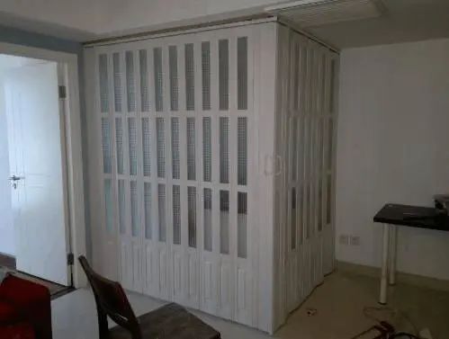 ：厨房装推拉门已经过时了，现在都流行这样装，真是太聪明了！