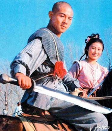 李连杰|李连杰抛弃大肚子原配, 转身娶利智, 你以为移情别恋, 背后藏着秘密