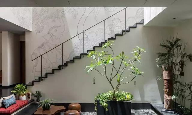 ▲国外正流行的“悬浮式”楼梯，惊艳到我了