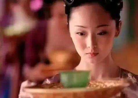 后宫史|皇帝起床后要“洗龙沟”，宫女为何不拒绝，而且还主动伺候？