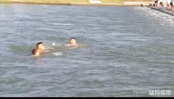猛犸视频|8岁男童落水，哥哥下水救弟不幸溺亡，好心人救下男童称：尽力了