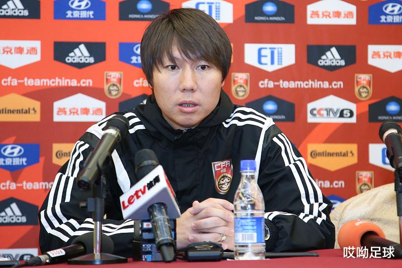 李铁：李铁妥协！3归化入选卓尔球员被放弃，前锋为何还要废柴