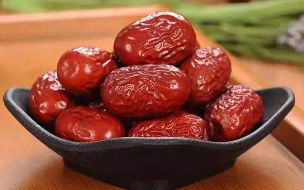 『香菇』人老了血管会变“硬”，多吃6种食物，软化血管促进循环