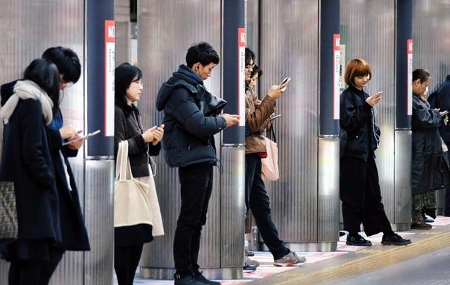 趣观历史|香港老人号称“刀王”，一把刀要卖上千元，为啥顾客还是抢着买？
