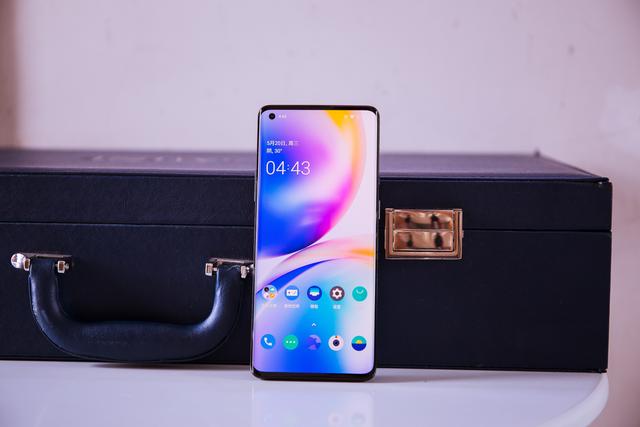 『互联网金融』新机一加8 Pro超广角体验：超高素质成像，打开新视野的大门