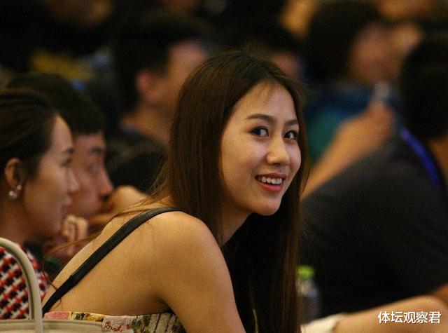 孙悦|孙悦“油箱”满满，妻子陈露貌美贤惠，媒人朱芳雨功劳不小