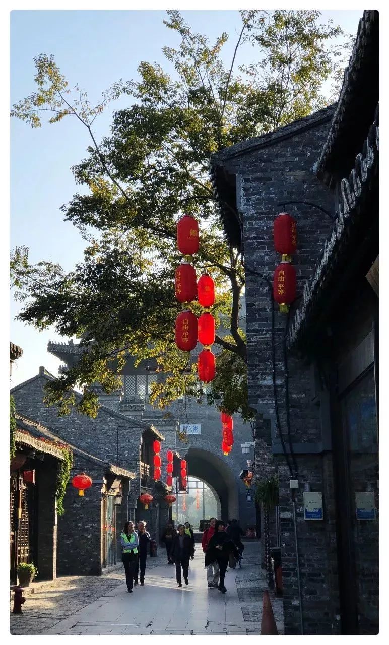 古镇 正适合小住7天的绝美小城小镇，不费钱不需攻略，和当地人一起享受慢生活！