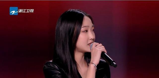 潘虹|潘虹越战越勇，她在昨晚好声音五强中成功登顶，班马森林排名第二