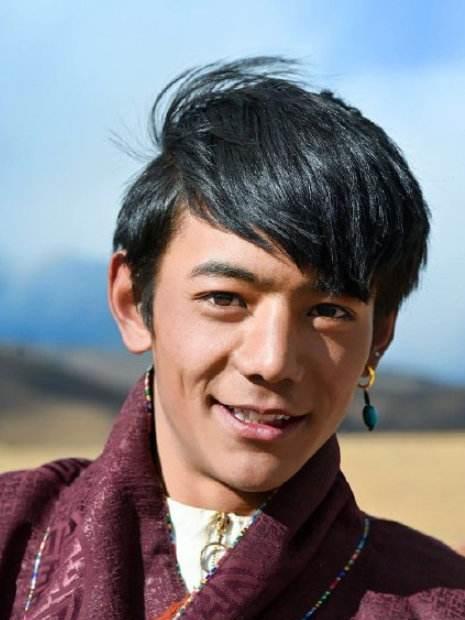 大龟 刚红60多天，丁真就凉了？央媒严厉批评：一看就是老烟民