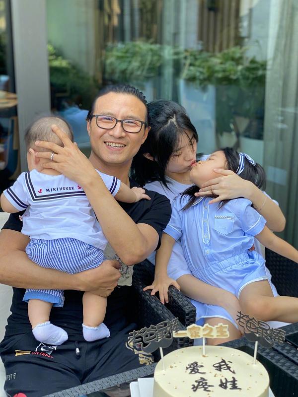 章子怡|汪峰15岁大女儿长开了,与后妈章子怡同框像姐妹!颜值幸好不像爸