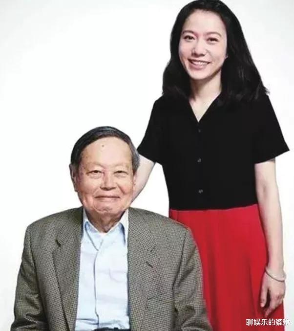 杨振宁|96岁杨振宁喜得儿？网友怒骂滚出中国，英雄被辱背后是时代悲哀
