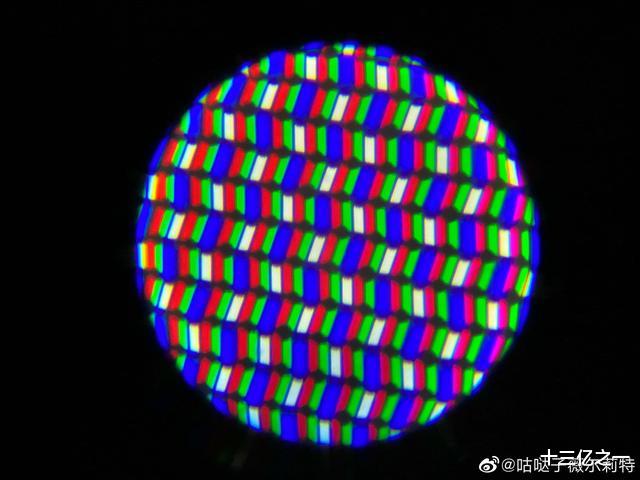 『华为荣耀』荣耀花2亿定制LCD屏？是文字游戏，还是被骗了