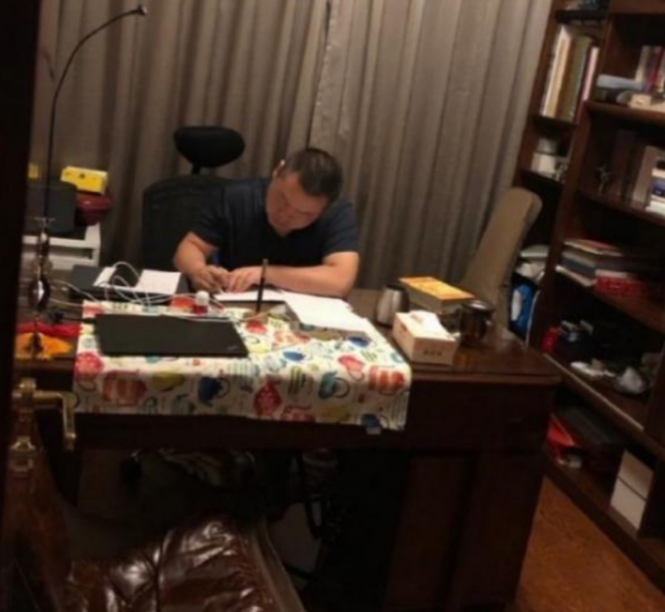 『岳云鹏』岳云鹏北京豪宅曝光，厨房还有农村水泥灶台，网友：没有忘本！